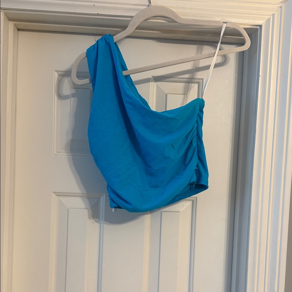 superdown Blue One-Shoulder Crop Top